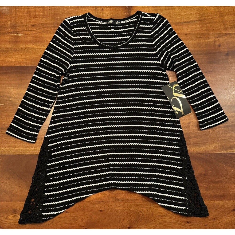 Absolutely Famous Womens S Black White Stripe Knit Tunic Shirt Crochet Trim -NWT